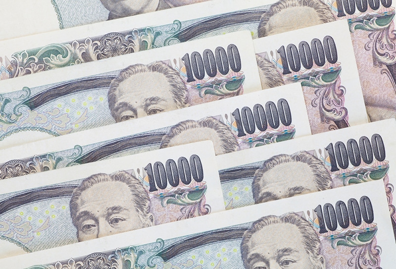 Japanese Yen Slips to Four-Year Low as Treasury Yields Soar