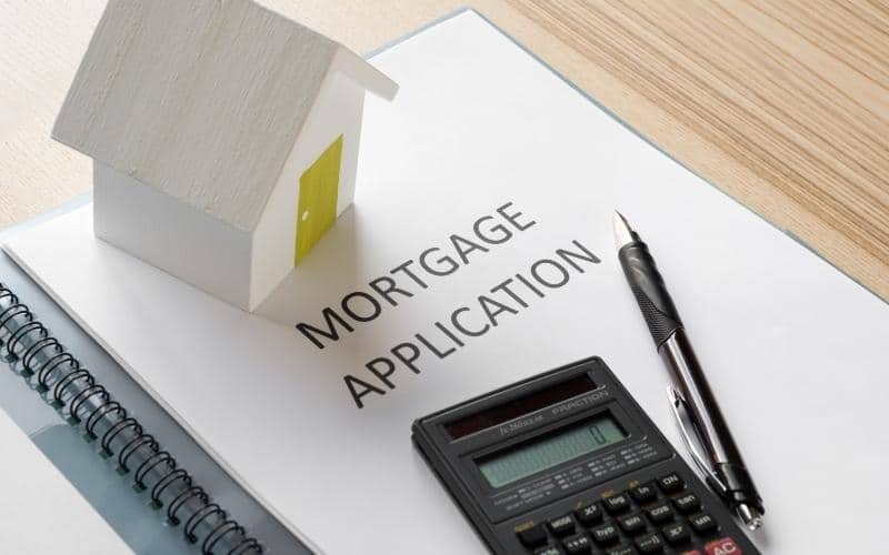 Mortgage Applications Slip Even as Interest Rates Fall to Month Lows