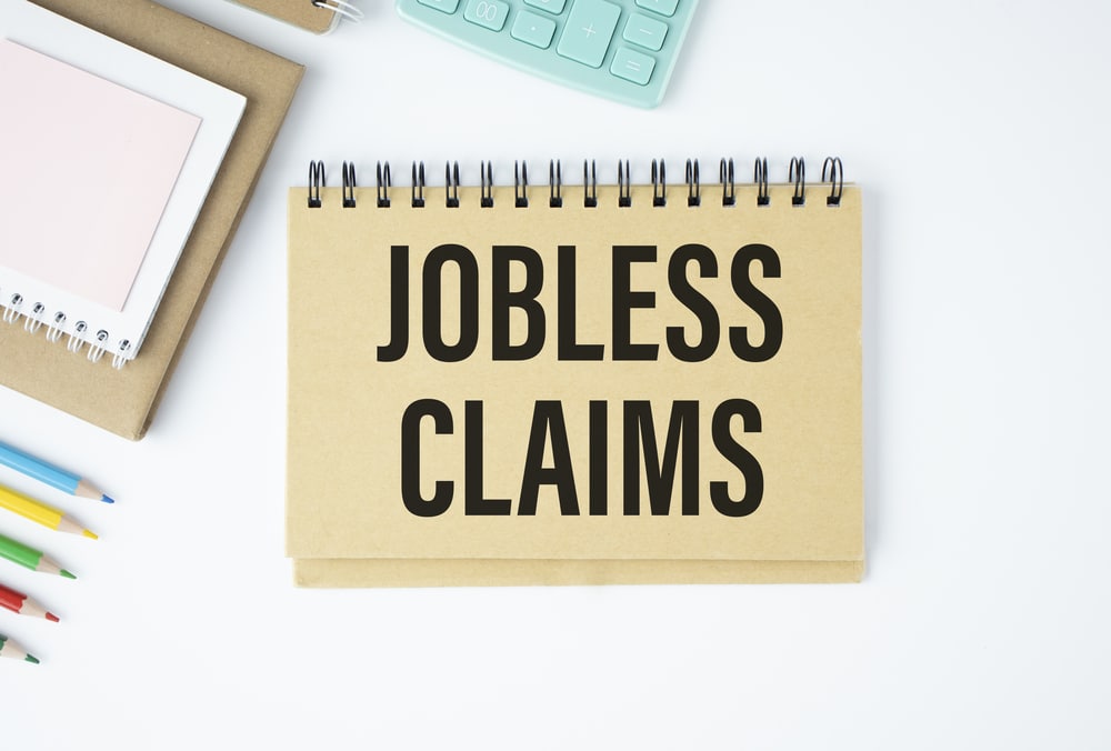 US Jobless Claims Drops for First Time in 2022