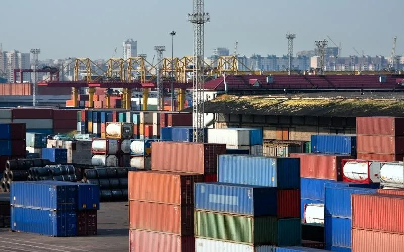 US Trade Deficit Narrows as Exports Climb While Imports Decline